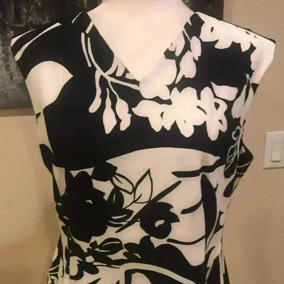 Ellen Tracy Size 14P A-Line Flare Floral Black and White Pattern MIDI length - Picture 5 of 9